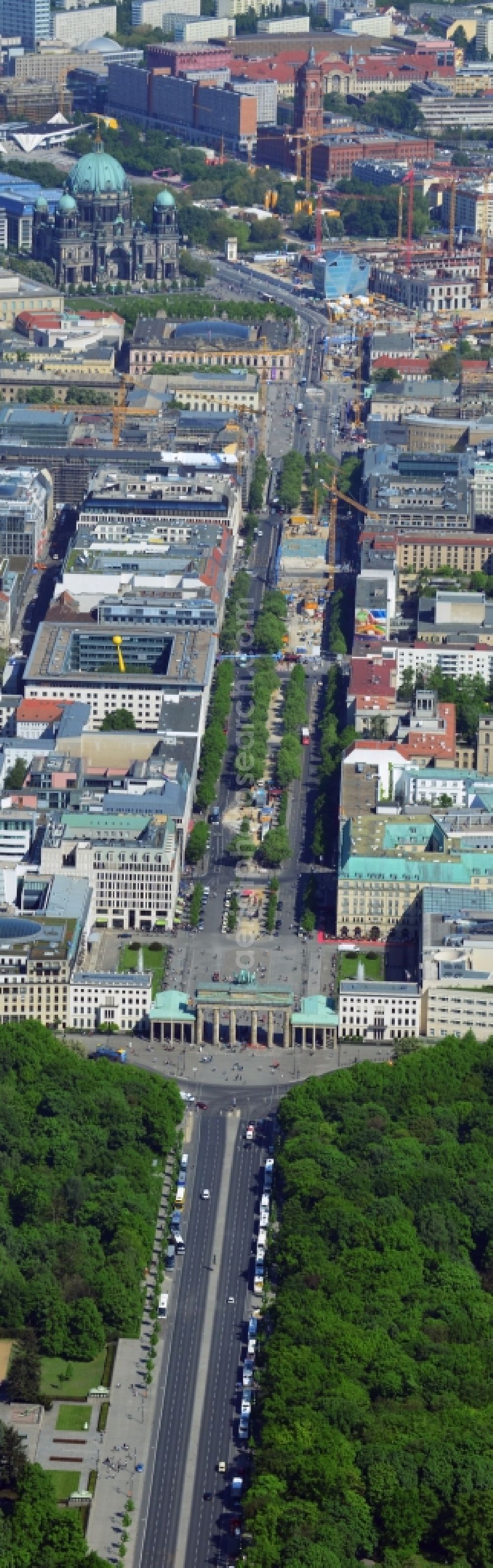 Berlin from the bird's eye view: Cityscape Downtown East Berlin and the Brandenburg Gate, Unter den Linden in Berlin