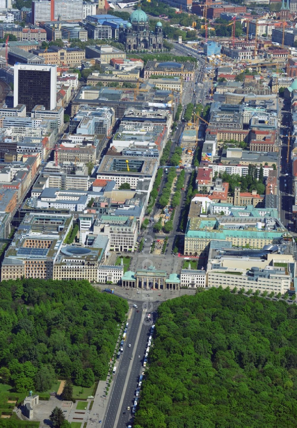 Berlin from the bird's eye view: Cityscape Downtown East Berlin and the Brandenburg Gate, Unter den Linden in Berlin