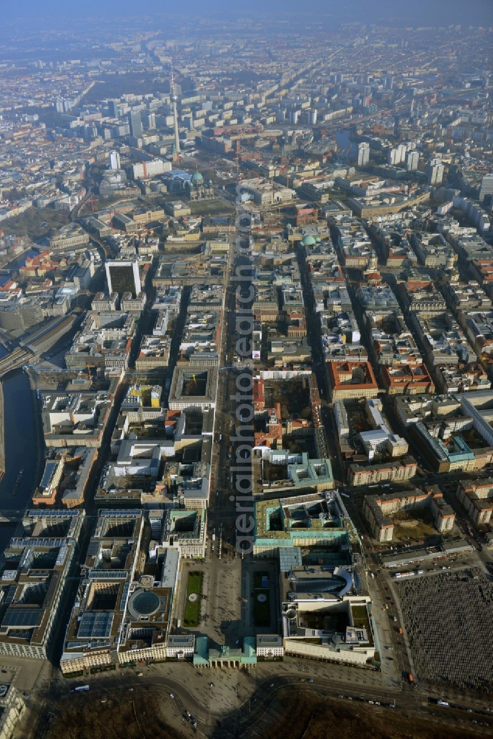 Aerial image Berlin - Cityscape Downtown East Berlin and the Brandenburg Gate, Unter den Linden in Berlin