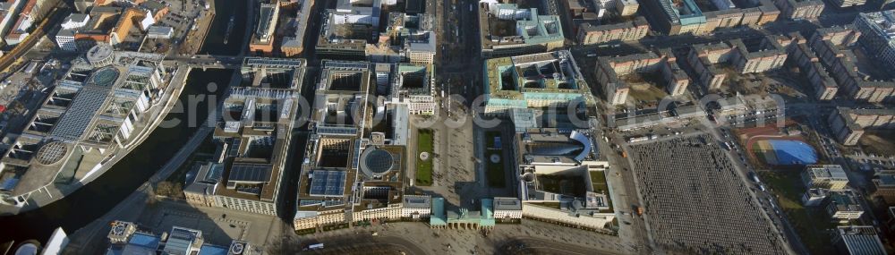 Aerial image Berlin - Cityscape Downtown East Berlin and the Brandenburg Gate, Unter den Linden in Berlin