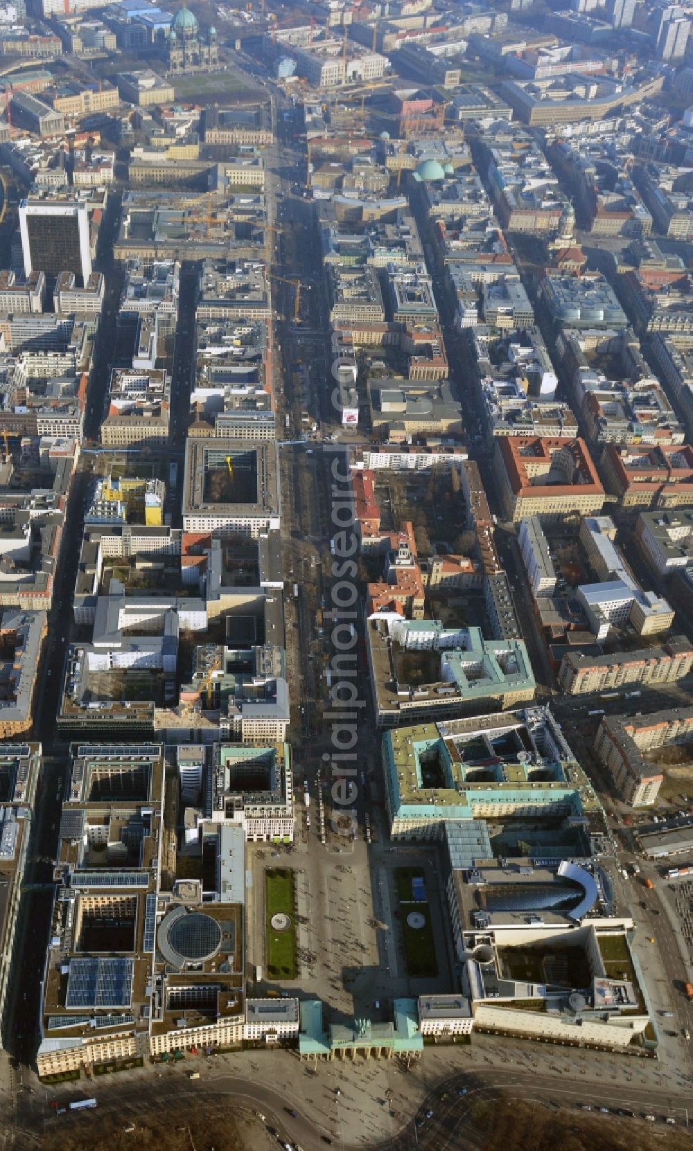 Aerial photograph Berlin - Cityscape Downtown East Berlin and the Brandenburg Gate, Unter den Linden in Berlin