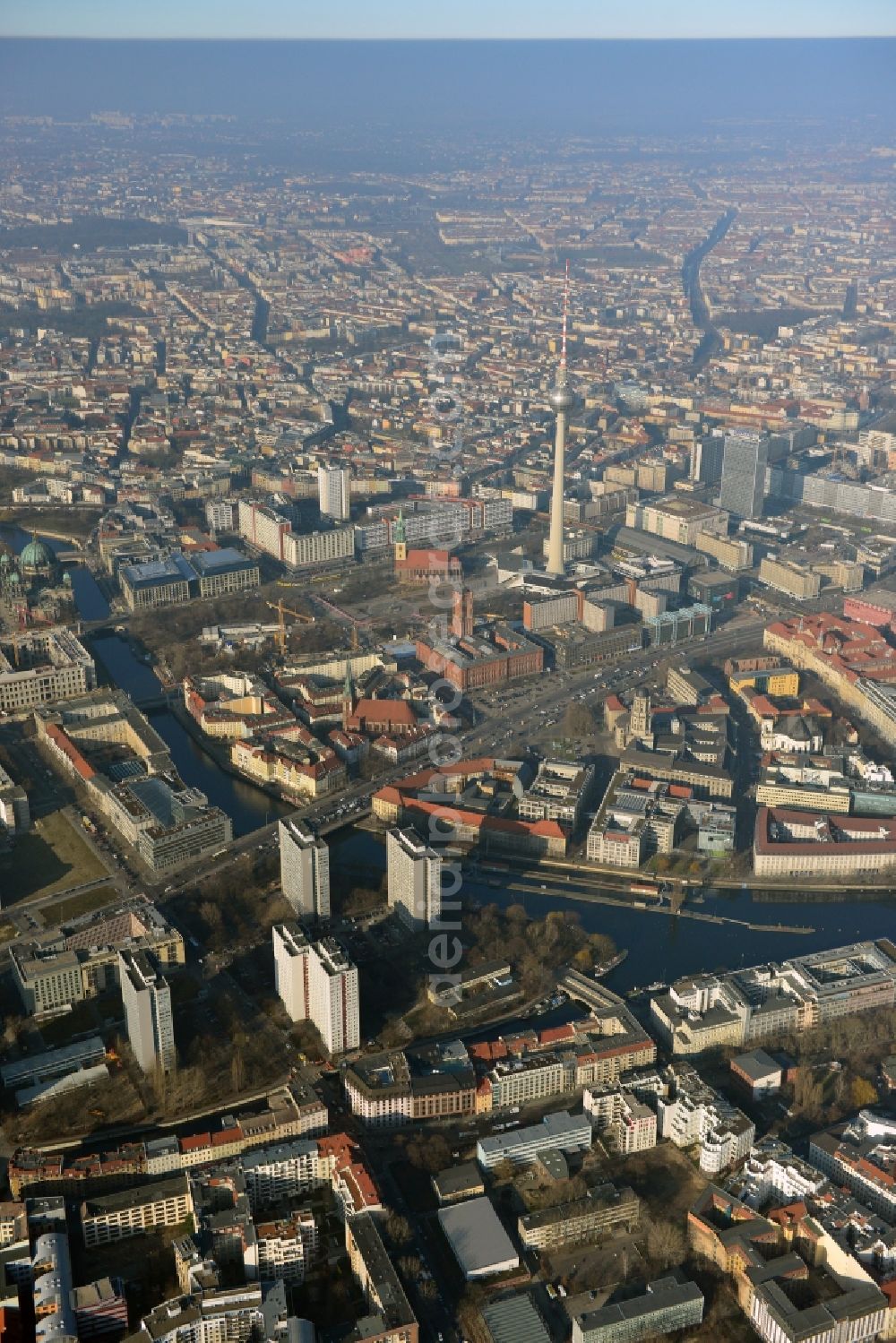 Aerial photograph Berlin Mitte - Cityscape from the city center of East Berlin on the TV tower in Berlin Mitte. With the image of the history of the residential areas Nikolai district, the skyscrapers by Spittelmart and the construction site of the Humboldt-Forum in the form of the Berlin Palace on Castle Square