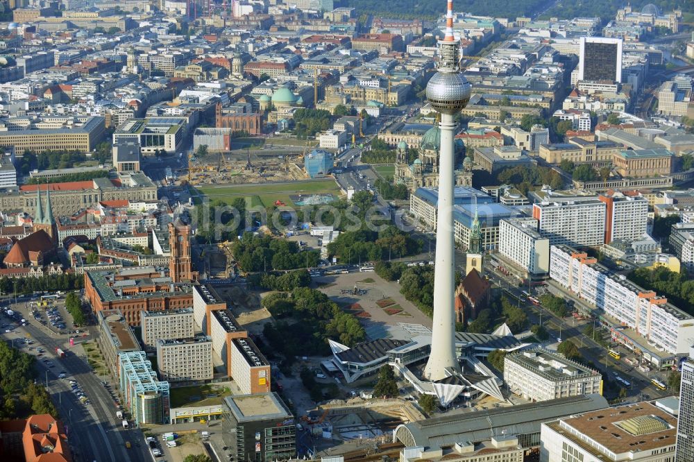 Berlin from the bird's eye view: City view from the center of the federal capital of East Berlin. See also the Construction site at the new construction of the residential and commercial building Alea 101 at Alexanderplatz in the district Mitte in Berlin