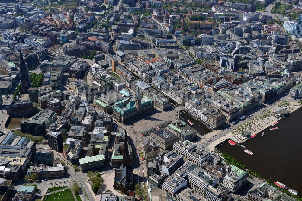 Aerial image Hamburg - Cityscape Downtown at City Hall / Alsterhaus Jungfernstieg on the banks of the Alster Lake in Hamburg