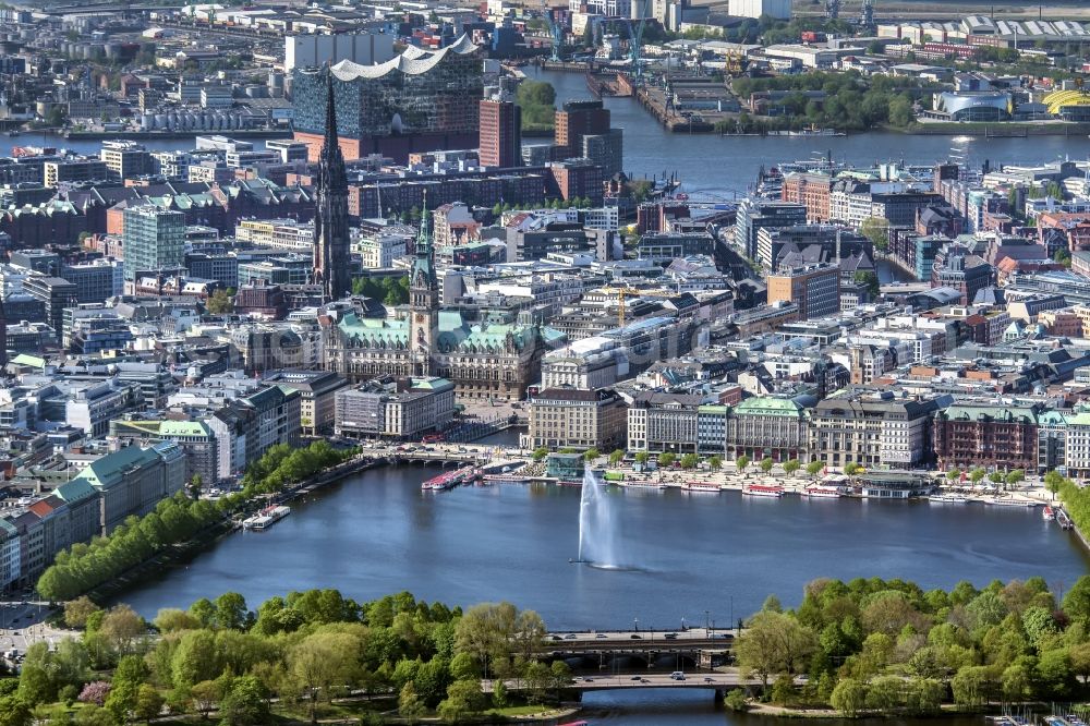 Aerial image Hamburg - Cityscape Downtown at City Hall / Alsterhaus Jungfernstieg on the banks of the Alster Lake in Hamburg