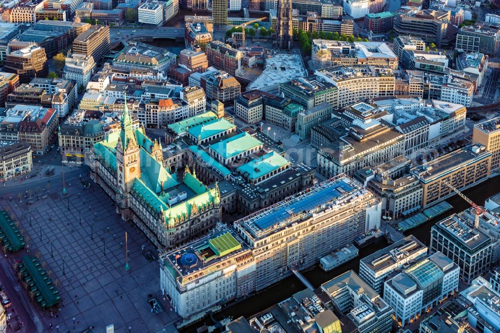 Aerial image Hamburg - Cityscape Downtown at City Hall Jungfernstieg on the banks of the Alster Lake in Hamburg