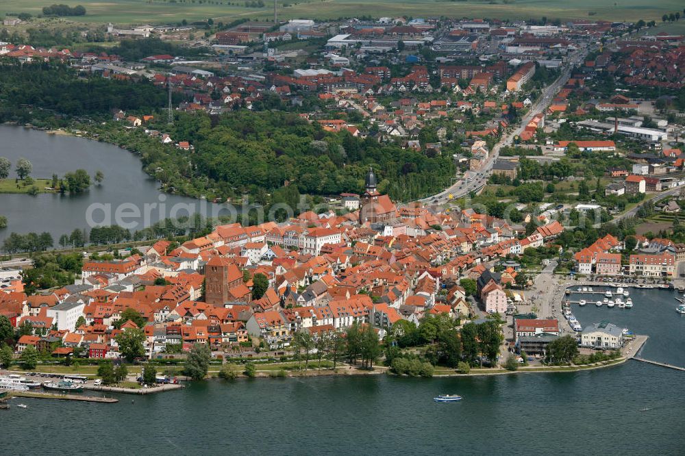 Aerial photograph Waren / Müritz - Stadtansicht vom Stadtzentrum und der Warener Altstadt an der Marina zur Müritz in Mecklenburg-Vorpommern. City view from the city center and the old town Waren.