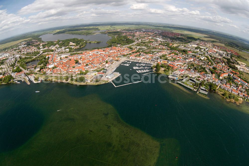 Aerial photograph Waren / Müritz - Stadtansicht vom Stadtzentrum und der Warener Altstadt an der Marina zur Müritz in Mecklenburg-Vorpommern. City view from the city center and the old town Waren.