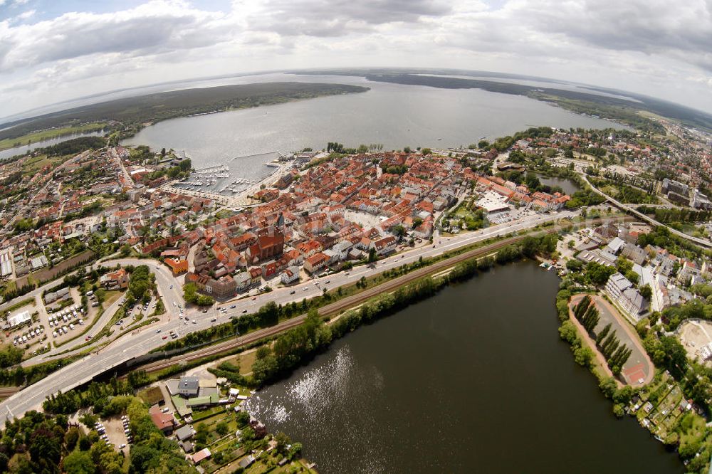 Waren / Müritz from the bird's eye view: Stadtansicht vom Stadtzentrum und der Warener Altstadt an der Marina zur Müritz in Mecklenburg-Vorpommern. City view from the city center and the old town Waren.