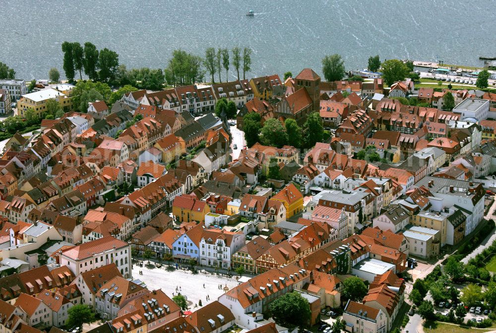 Aerial photograph Waren / Müritz - Stadtansicht vom Stadtzentrum und der Warener Altstadt an der Marina zur Müritz in Mecklenburg-Vorpommern. City view from the city center and the old town Waren.