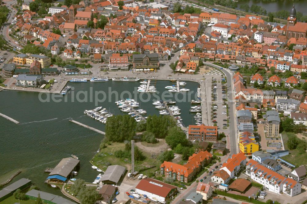 Aerial photograph Waren / Müritz - Stadtansicht vom Stadtzentrum und der Warener Altstadt an der Marina zur Müritz in Mecklenburg-Vorpommern. City view from the city center and the old town Waren.