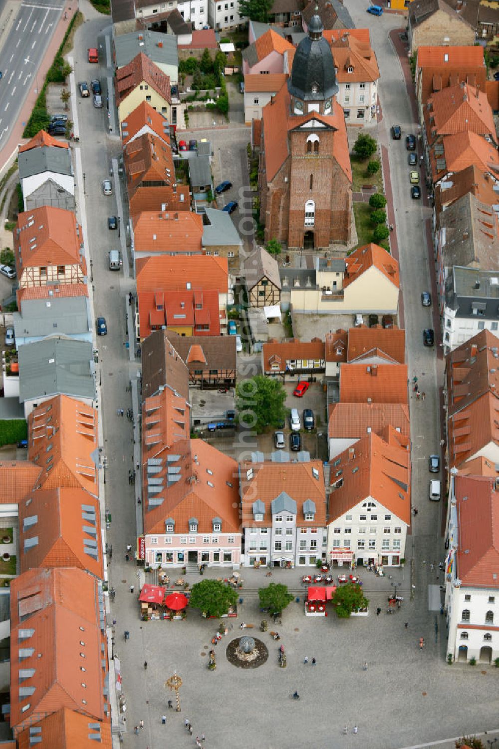 Waren / Müritz from the bird's eye view: Stadtansicht vom Stadtzentrum und der Warener Altstadt an der Marina zur Müritz in Mecklenburg-Vorpommern. City view from the city center and the old town Waren.