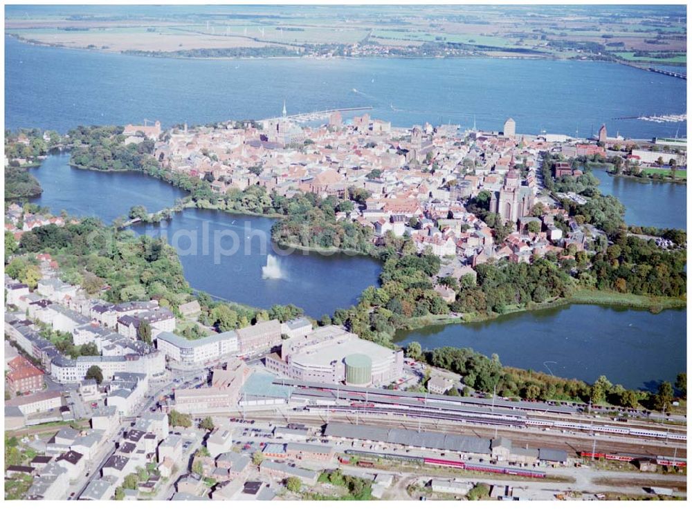 Stralsund / Mecklenburg Vorpommern from above - Stadtansicht von Stralsund (Altstadt, Bahnhof im Vordergrund) / 27.09.02