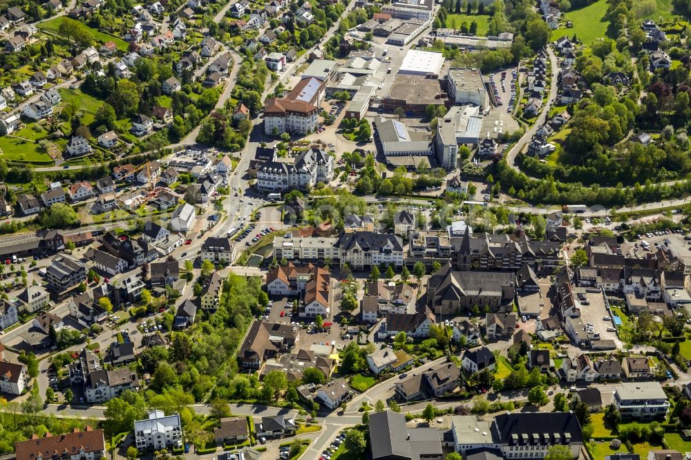 Aerial photograph Sundern (Sauerland) - View of the town of Sundern (Sauerland) in the state North Rhine-Westphalia. The town is part of the Hochsauerland county district, its centre is widely green and consists of parks and historic buildings