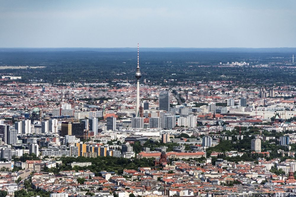 Berlin from the bird's eye view: District Tempelhof, Kreuzberg and Stadtmitte in the city in Berlin, Germany