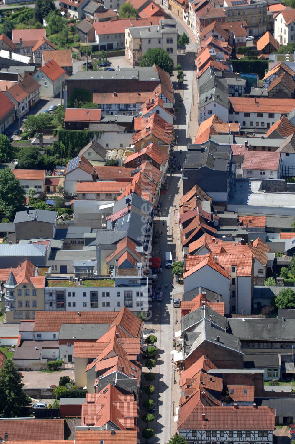 Aerial photograph Friedrichroda - Stadtansicht vom thüringischen Friedrichroda, dem einstigen DDR-Winterurlaubsziel aus DDR-Zeiten. Heute ist in den einstmals so frequentierten Urlauberort beschauliche Ruhe eingezogen, in der Hauptstraße , der Flaniermeile des Erholungsortes, steht jedes dritte Ladenimmobilie leer. City View from the Thuringian Friedrichroda, the former GDR winter holiday destination from the GDR era. Today in the once so busy Urlauberort tranquility moved in, in the main street, the promenade of the resort, every third shop is vacant property.