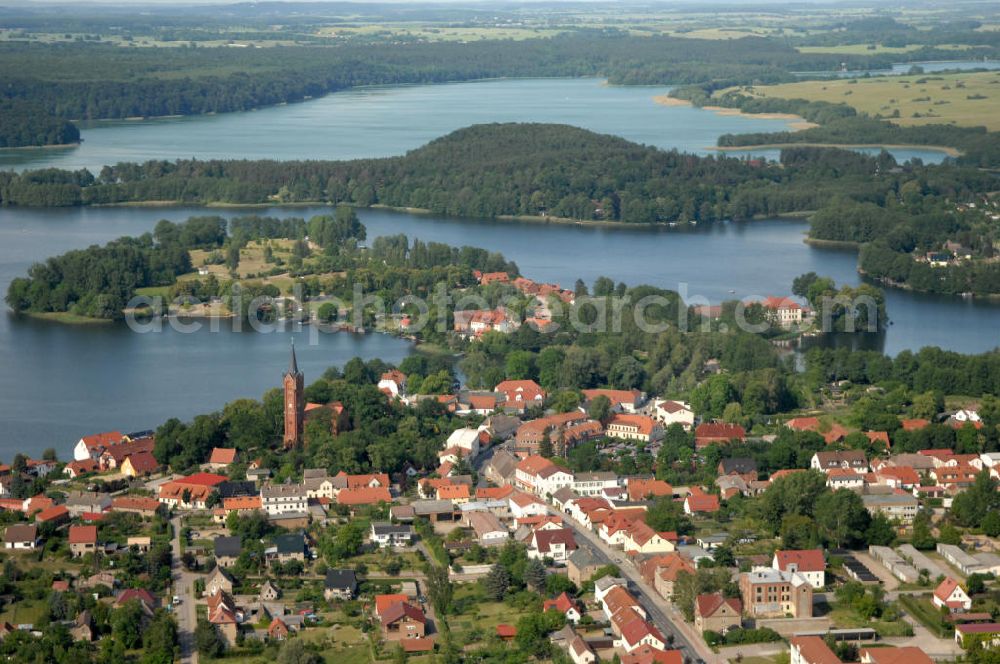 Aerial photograph Feldberg - Blick über die Stadt Feldberg mit der Halbinsel Amtswerder im Haussee und dem See Breiter Luzin - Mecklenburg-Vorpommern MV. View over the townscape Feldberg with the peninsula Amtswerder in the lake Haussee and the lake Breiter Luzin - Mecklenburg-Western Pomerania.