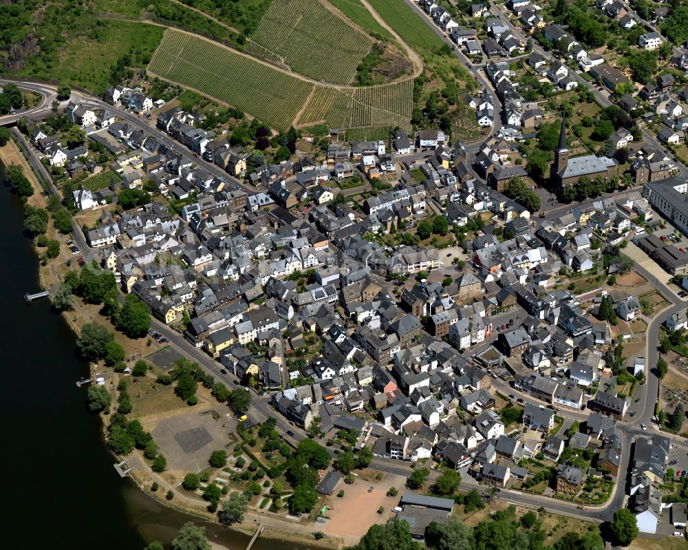 Aerial photograph Treis-Karden - Cityscape of Treis-carding the river course of the Moselle in Rhineland-Palatinate