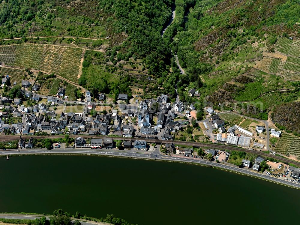 Aerial photograph Treis-Karden, Karden - Cityscape of Treis-Karden on the banks of La Moselle in Rhineland-Palatinate