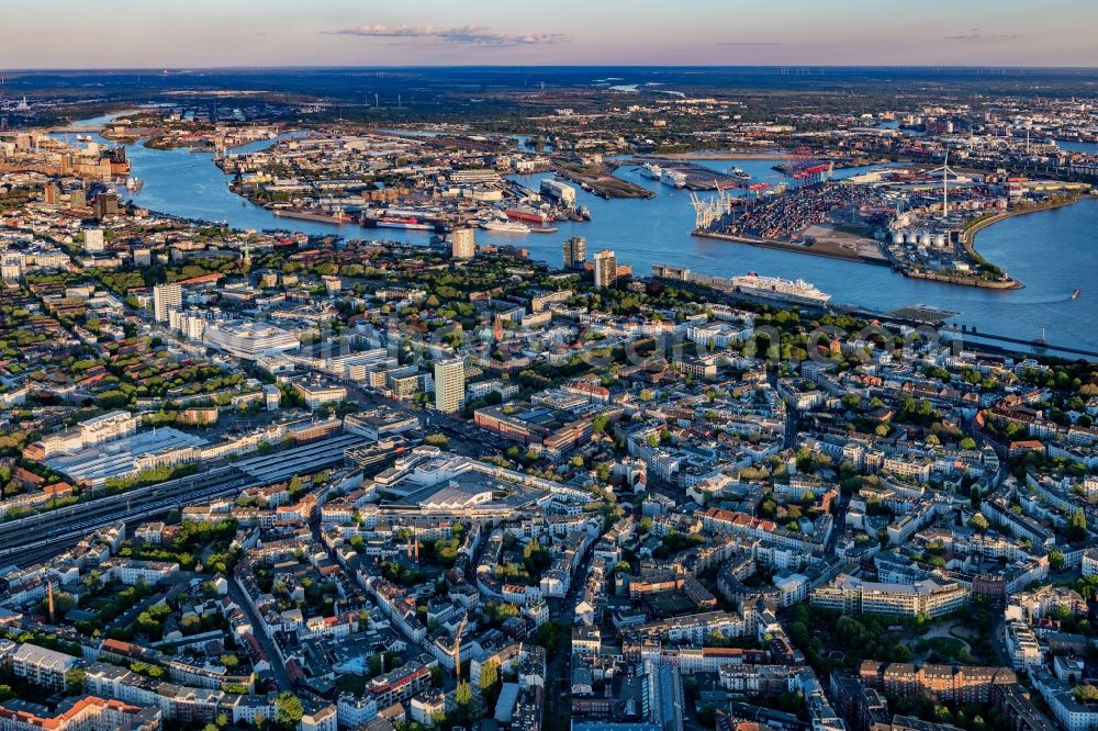 Hamburg from above - District on the banks of the Elbe in the city in the district Altona-Altstadt in Hamburg, Germany