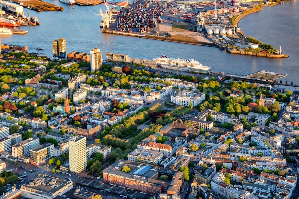 Hamburg from the bird's eye view: District on the banks of the Elbe in the city in the district Altona-Altstadt in Hamburg, Germany