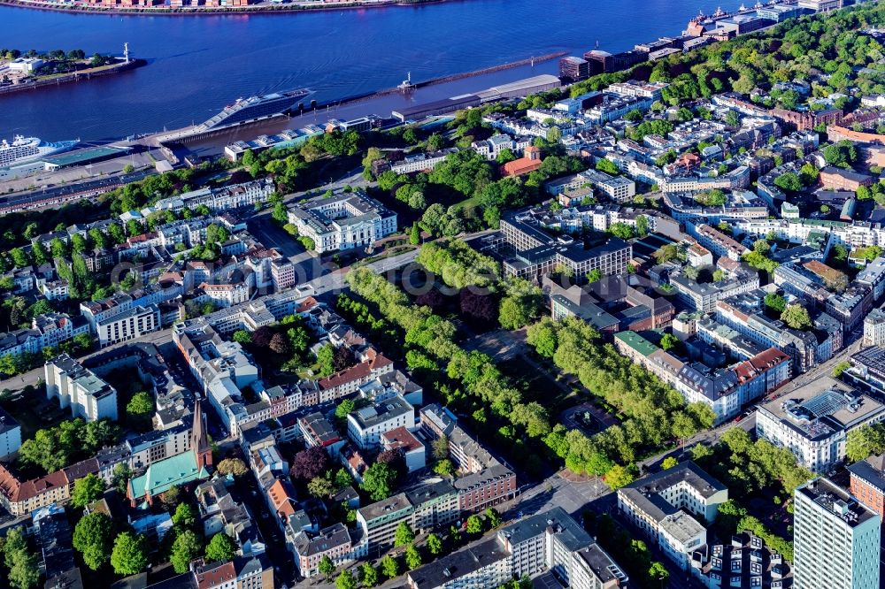 Aerial photograph Hamburg - District on the banks of the Elbe in the city in the district Altona-Altstadt in Hamburg, Germany