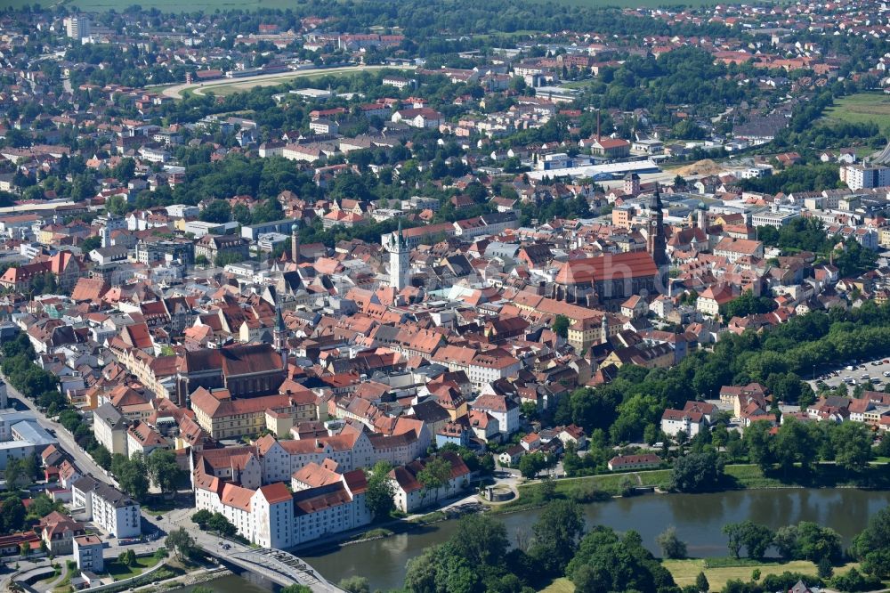 Aerial photograph Straubing - City view on the river bank of the river Danube in Straubing in the state Bavaria, Germany