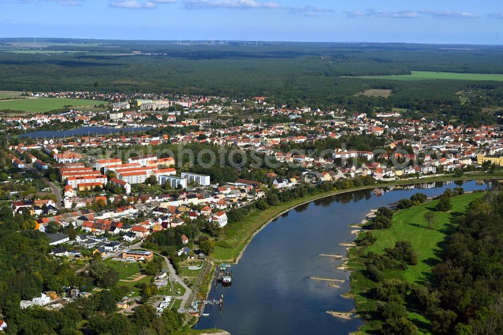 Aerial photograph Coswig (Anhalt) - City view on the river bank of the River Elbe in Coswig (Anhalt) in the state Saxony-Anhalt, Germany