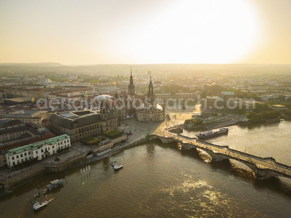 Dresden from the bird's eye view: City view on the river bank of the River Elbe on street Terrassenufer in Dresden in the state Saxony, Germany