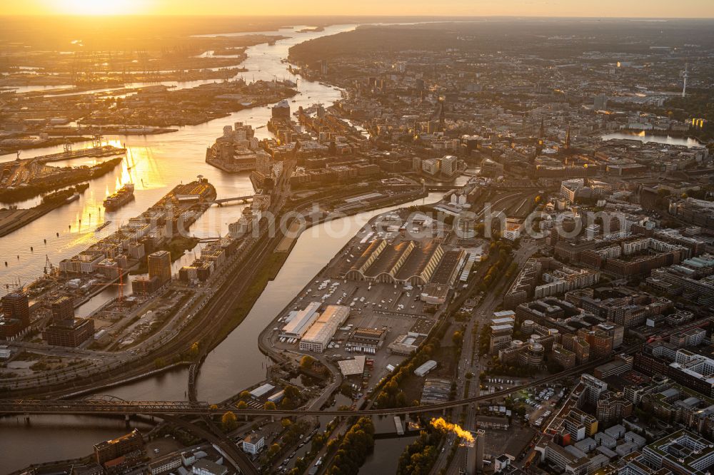 Aerial photograph Hamburg - City view on the river bank Elbe on street Strandkai in Hamburg, Germany