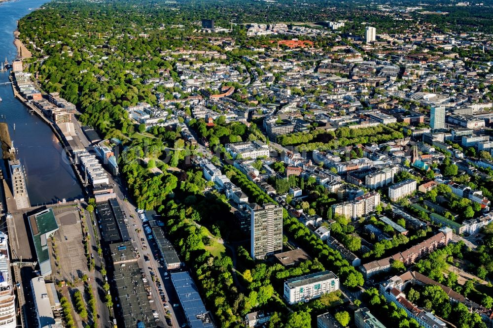 Aerial photograph Hamburg - City view on the river bank of the River Elbe in the district Altona-Altstadt in Hamburg, Germany