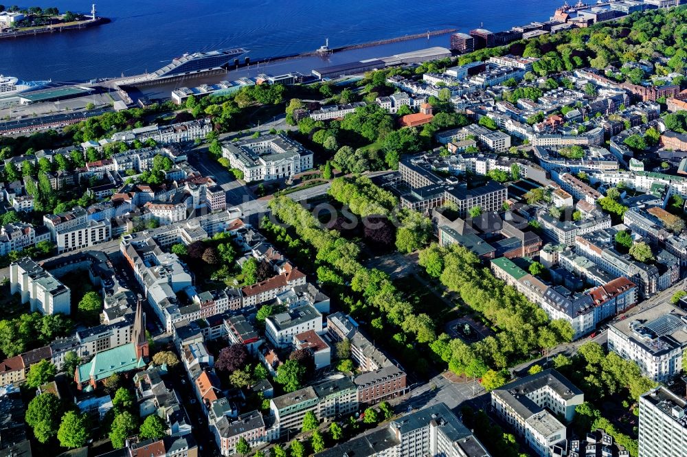 Aerial image Hamburg - City view on the river bank of the River Elbe in the district Altona-Altstadt in Hamburg, Germany