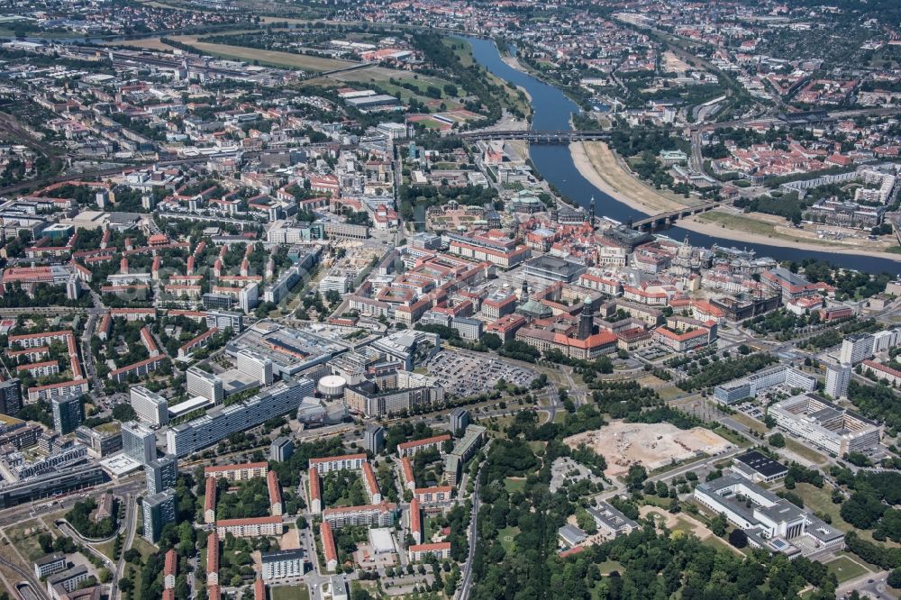 Aerial photograph Dresden - City view on the river bank of the River Elbe in the district Altstadt in Dresden in the state Saxony, Germany