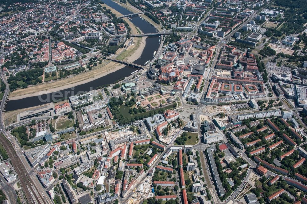 Aerial photograph Dresden - City view on the river bank of the River Elbe in the district Altstadt in Dresden in the state Saxony, Germany