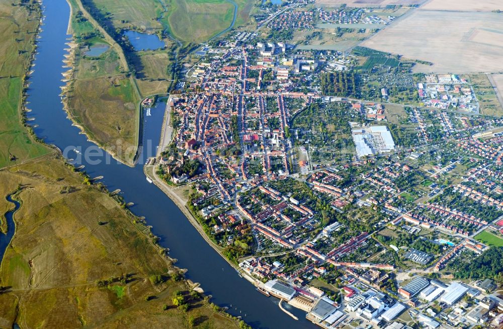 Tangermünde from the bird's eye view: City view on the river bank of the River Elbe in Tangermuende in the state Saxony-Anhalt, Germany