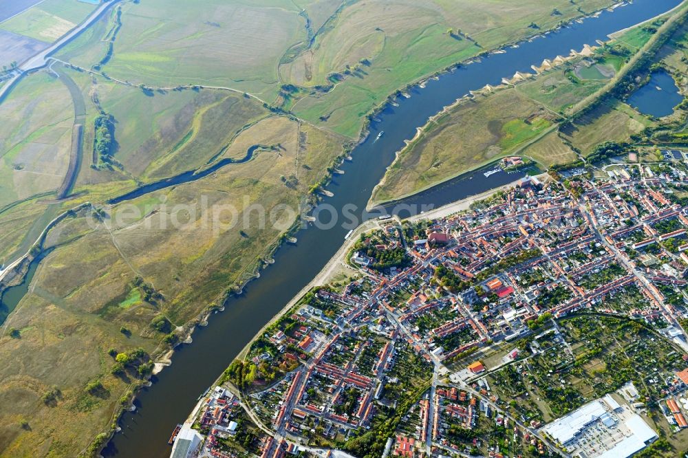 Aerial photograph Tangermünde - City view on the river bank of the River Elbe in Tangermuende in the state Saxony-Anhalt, Germany