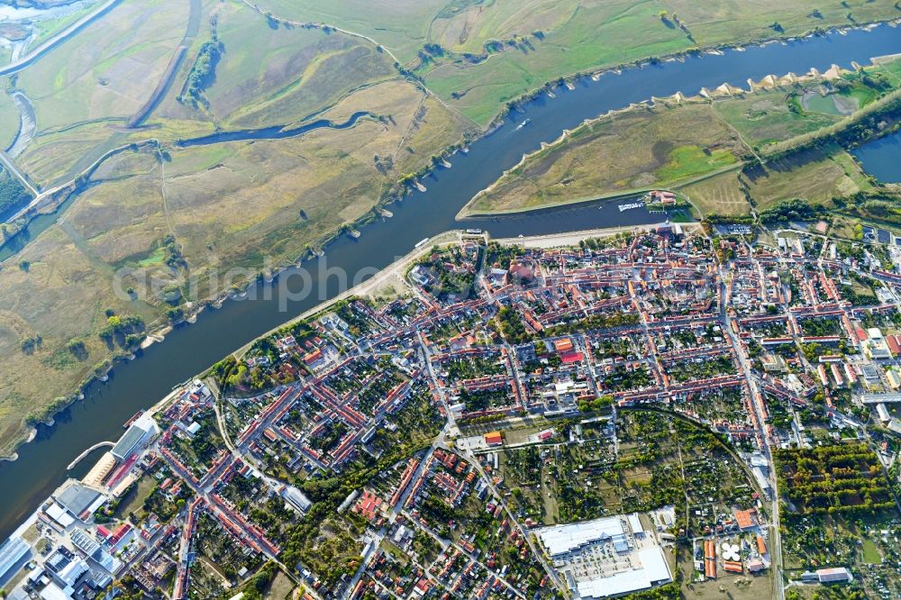 Tangermünde from the bird's eye view: City view on the river bank of the River Elbe in Tangermuende in the state Saxony-Anhalt, Germany