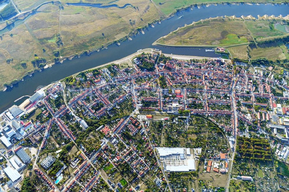 Tangermünde from the bird's eye view: City view on the river bank of the River Elbe in Tangermuende in the state Saxony-Anhalt, Germany