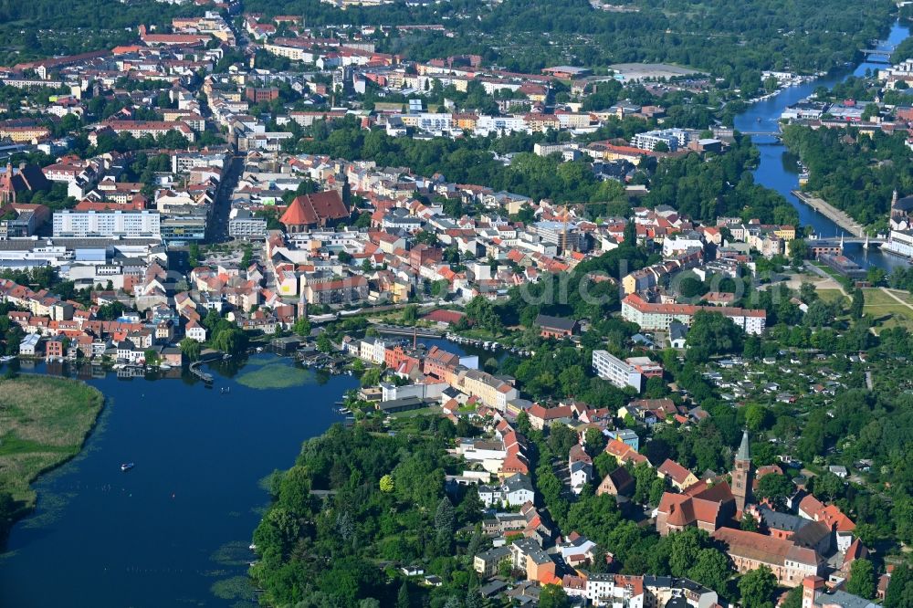 Aerial image Brandenburg an der Havel - City view on the river bank of Havel - Naehtewinde with moorings on Muehlendamm in Brandenburg an der Havel in the state Brandenburg, Germany