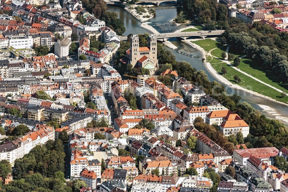 Aerial image München - City view on the river bank of Isar with Blick auf das Glockenbachviertel and die St. Maximilian Kirche in Munich in the state Bavaria, Germany