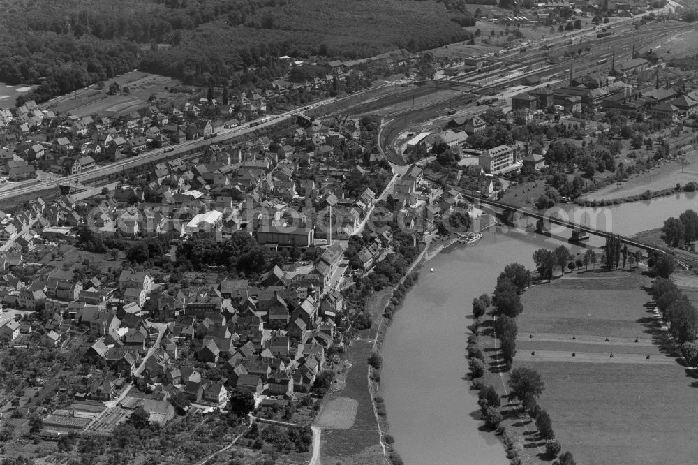 Aerial photograph Bad Friedrichshall - City view on the river bank of Kocher in Bad Friedrichshall in the state Baden-Wuerttemberg, Germany