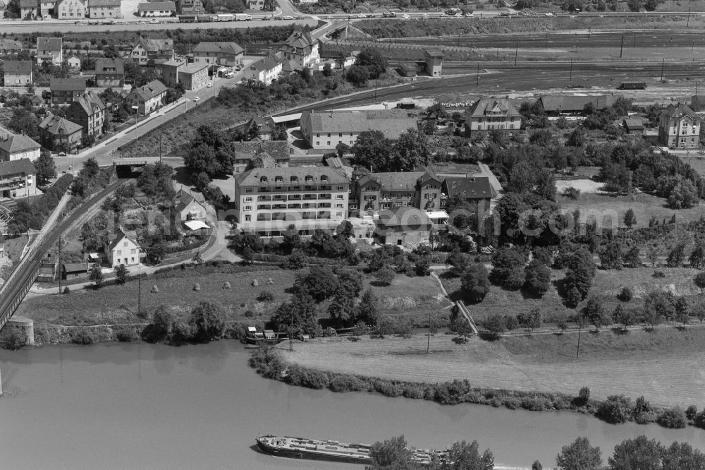 Aerial photograph Bad Friedrichshall - City view on the river bank of Kocher in Bad Friedrichshall in the state Baden-Wuerttemberg, Germany