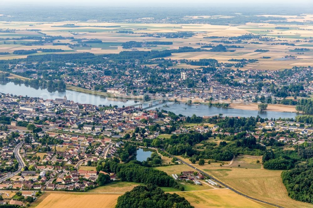 Aerial photograph Saint-Denis-de-l'Hotel - City view on the river bank of the Loire in Saint-Denis-de-l'Hotel in Centre-Val de Loire, France