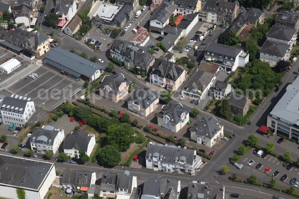 Aerial photograph Bernkastel-Kues - City view on the river bank of the river Mosel in Bernkastel-Kues in the state Rhineland-Palatinate, Germany