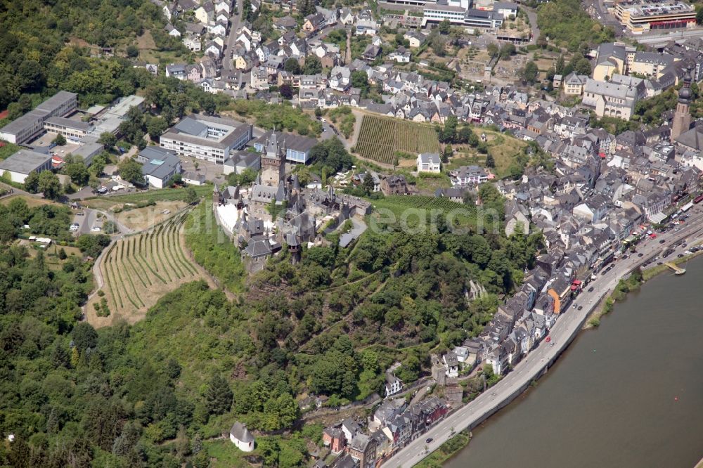 Cochem from the bird's eye view: City view on the river bank of the river Mosel in Cochem in the state Rhineland-Palatinate, Germany