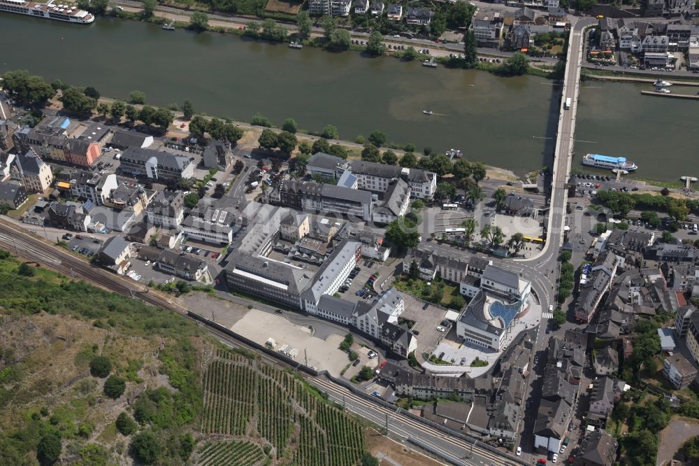 Cochem from the bird's eye view: City view on the river bank of the river Mosel in Cochem in the state Rhineland-Palatinate, Germany