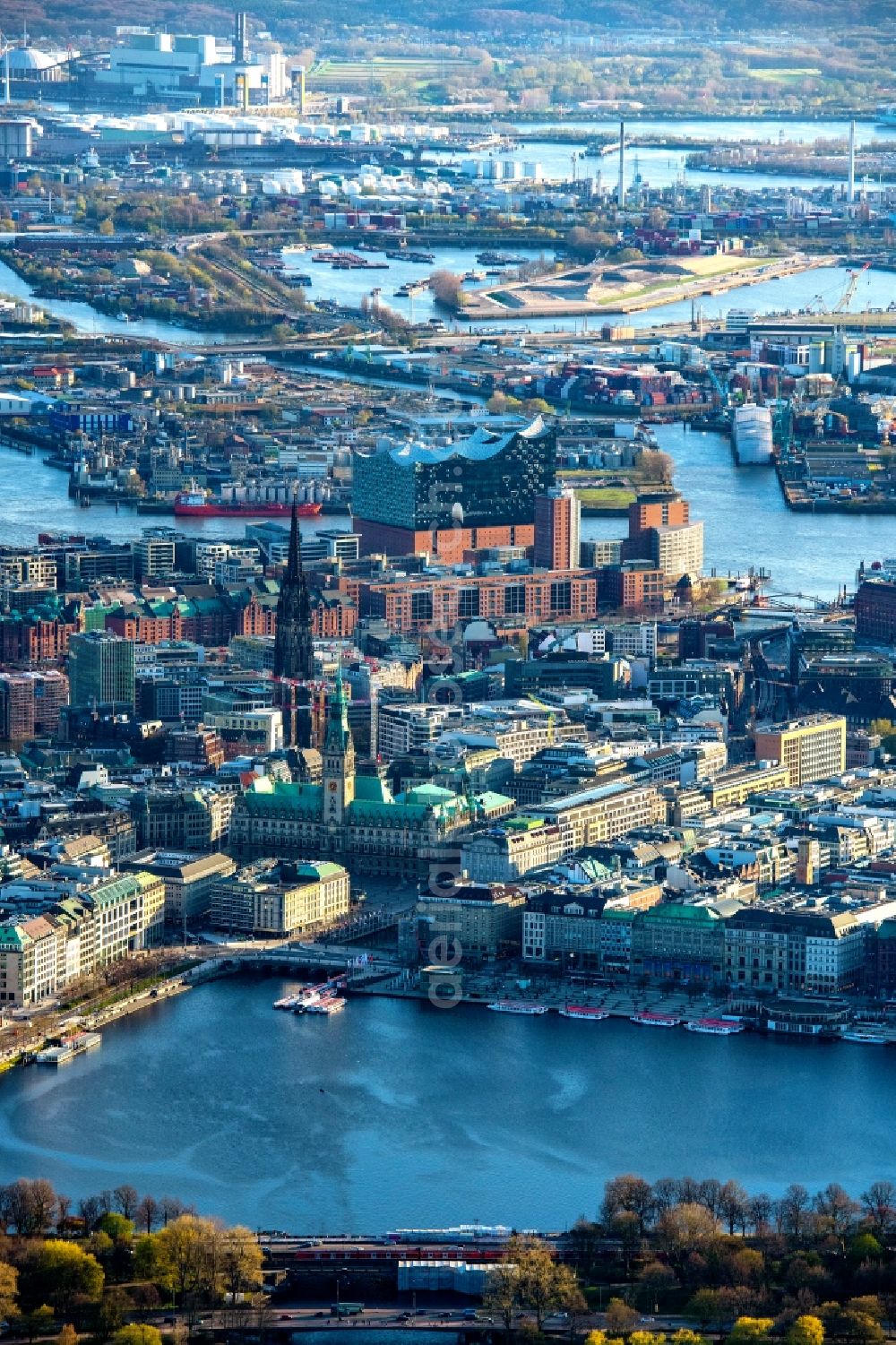 Hamburg from the bird's eye view: City view on the banks of the river course of the Norderelbe in the district HafenCity with the Elbphilharmonie in Hamburg, Germany