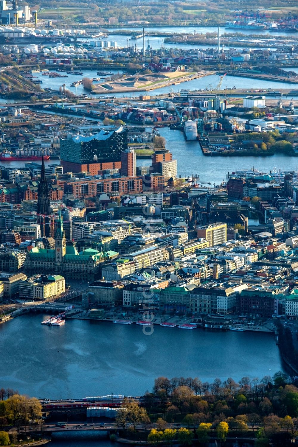 Aerial image Hamburg - City view on the banks of the river course of the Norderelbe in the district HafenCity with the Elbphilharmonie in Hamburg, Germany