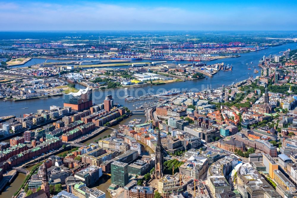 Hamburg from the bird's eye view: City view on the banks of the river course of the Norderelbe in the district HafenCity with the Elbphilharmonie in Hamburg, Germany