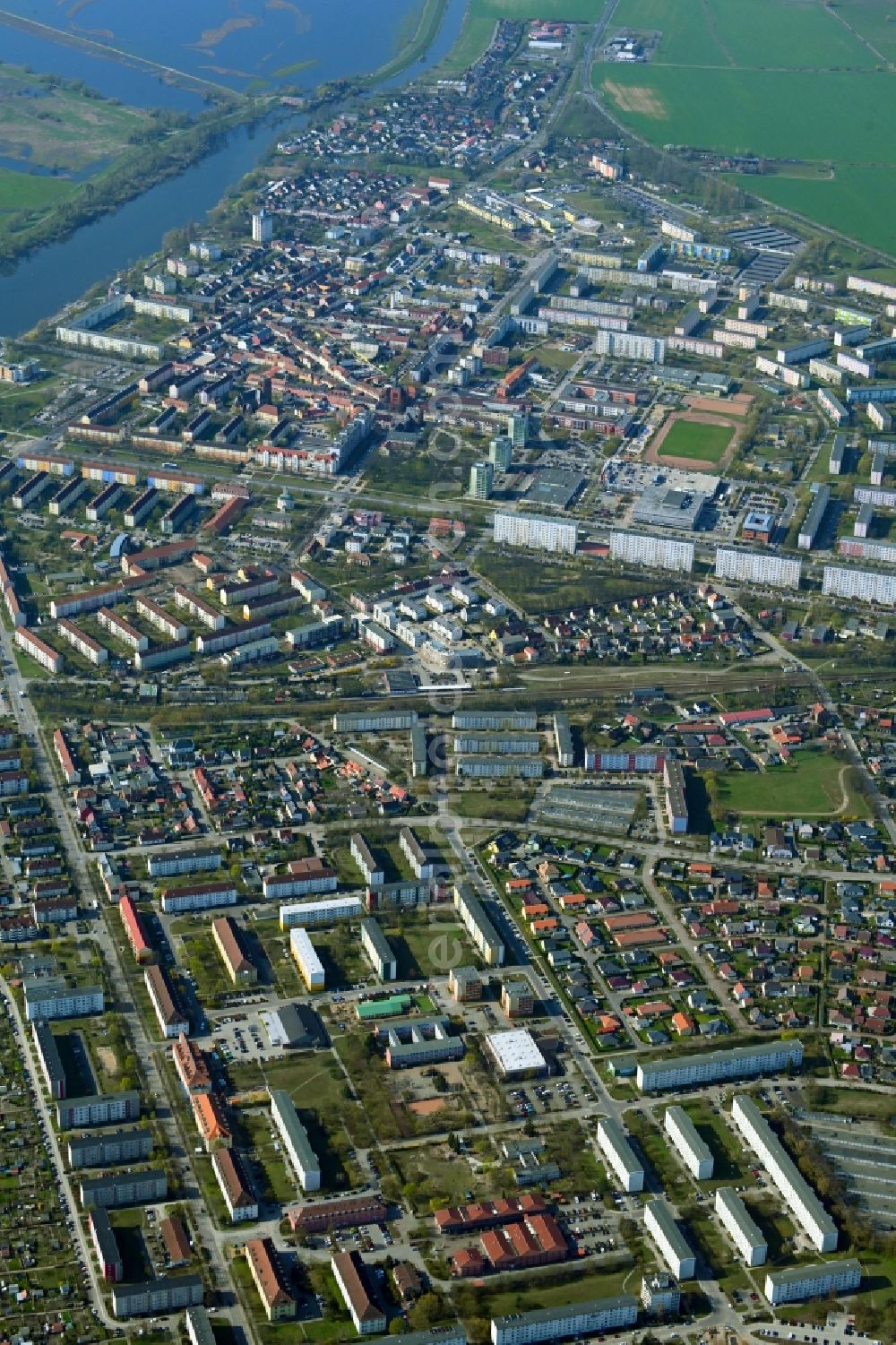 Aerial photograph Schwedt/Oder - City view on the river bank of Oder in Schwedt/Oder in the state Brandenburg, Germany